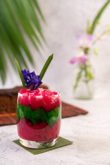 Dessert in a glass placed on a banana leaf.