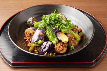 ナスとシシトウの肉味噌炒め