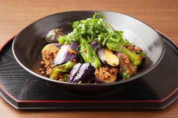 ナスとシシトウの肉味噌炒め