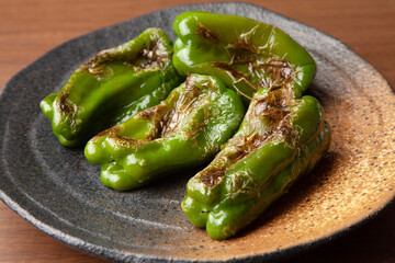 ピーマンの丸焼き