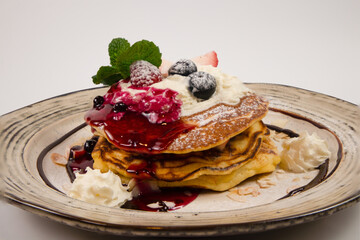 pancakes with berries