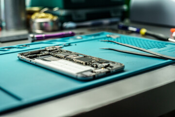 Reparacion moviles tornillo destornillador piezas smartphone 