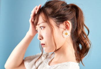 Fototapeta premium 困った表情の女性