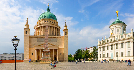 Potsdam, neue Innenstadt mit Nikoliakirche und Obelisken