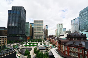 Fototapeta na wymiar 東京駅前広場と丸ノ内のビル群