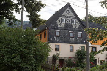 Fototapeta na wymiar Historisches Wohnhaus in Saupsdorf in der Sächsischen Schweiz