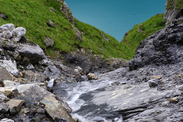 Falaises et eaux turquoise