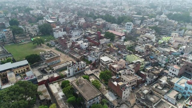 Ville de Varanasi (B&eacute;nar&egrave;s) dans l'Uttar Pradesh en Inde vue du ciel
