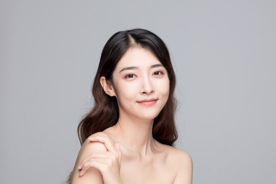 A beautiful young asian woman

