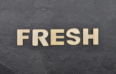 Begriff aus Hozbuchstaben auf Schieferplatte