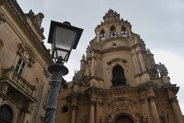 Fototapeta na wymiar baroque church facade with lamppost in the foreground