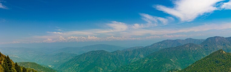 Obraz na płótnie Canvas Spectacular view of the Himalayas (Nainital- Himalaya viewing point)