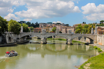 Fototapeta na wymiar Vy över floden Tibern, Rom.