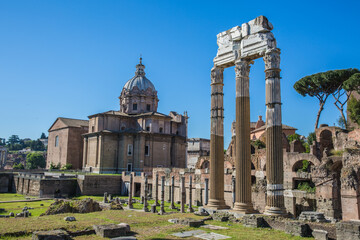 Fototapeta na wymiar Ancient Italian Architecture in the city of Rome