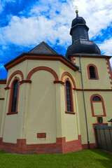 Fototapeta na wymiar St.-Jakobus-Kirche in Herolz-Schlüchtern im Main-Kinzig-Kreis / Hessen