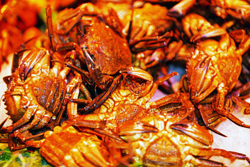 Mercat de la Boqueria in Barcelona, Spaniens berühmter, lebhafter öffentlicher Markt, der keine Wünsche offen läßt .Im Angebot Fleisch, Fisch, Obst, Gemüse und andere Lebensmittel