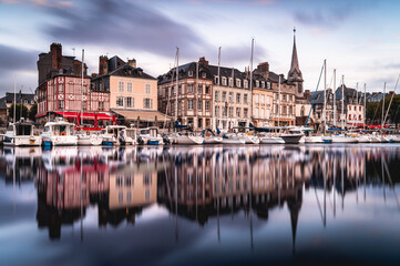 Vieux Port de la ville de Honfleur en Normandie