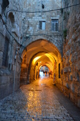 Fototapeta na wymiar narrow street in the old town of jerusalem