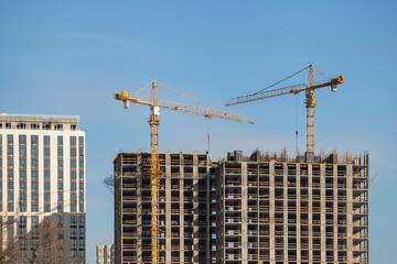 Fototapeta na wymiar construction site with cranes against the blue sky
