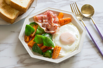味玉とハムの朝食プレート