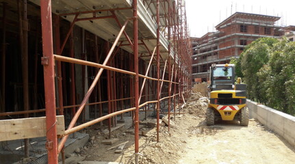Fototapeta na wymiar Lavori in corso nel cantiere edile - business