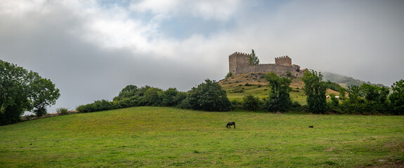 Castillo defensivo de la edad media  de Argueso en Cantabria España Europa