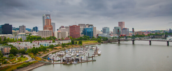 Obraz na płótnie Canvas Portland, Oregon, USA - 8/8/2010: View of downtown Portland and the boat moorage basin