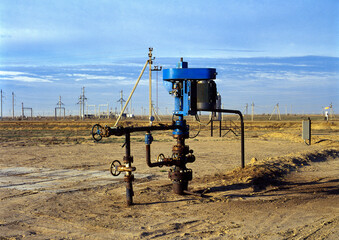Fototapeta na wymiar Oil pipeline with oil storage