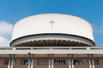 Obraz premium The Cristo Re cathedral in Europa square, La spezia. Italy.