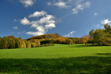 Fototapeta na wymiar Die Milseburg in der Hessischen Rhön im Herbst