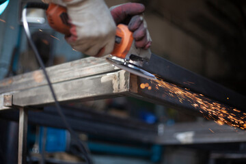 Work with a grinder for metal.