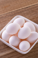 テーブルの上の卵    