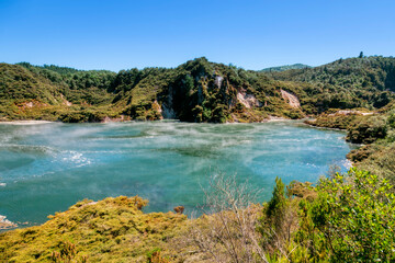 Plakat Green crater lake with rising steam in Waimangu Volcanic Valley