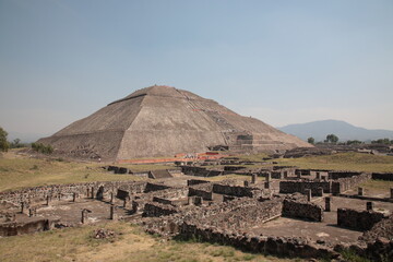 Fototapeta na wymiar View of Ancient ruins of the Aztec and Pyramid of the Sun at Teotihuacan, Mexico