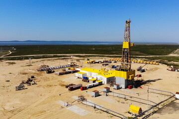 Drilling rig for oil and gas well drilling. © Deniz