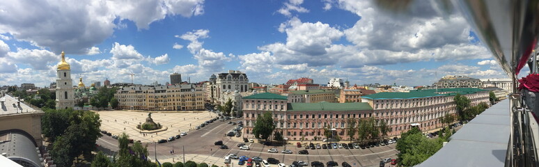 Fototapeta na wymiar panorama of the city of Kiev