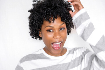 Obraz premium Young black woman showing positive emotion