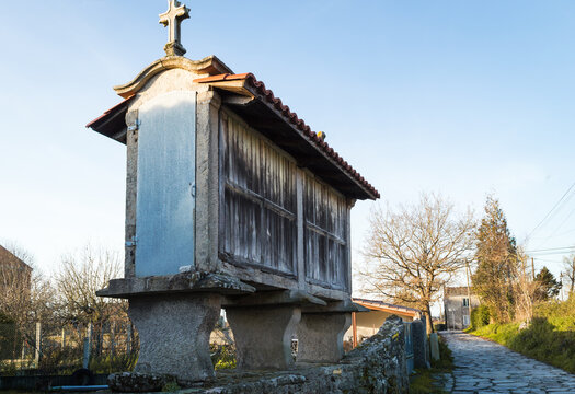 Horreo,construcci&oacute;n tradicional en Palas de Rei,Galicia.Un horreo esta dedicado al almacenaje de alimentos