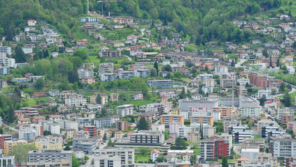 Fototapeta premium Panorama della città di Lugano da un punto panoramico di Porza.