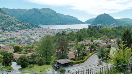 Panorama della città di Lugano da un punto panoramico di Porza.