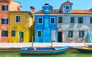 Fototapeta na wymiar Colorful houses by canal in Burano in Venice