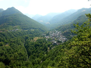 Fototapeta na wymiar Landschaft der Berge Italiens
