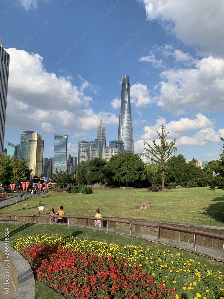 Canvas Prints Jardin et grattes-ciel du quartier de Pudong à Shanghai, Chine	