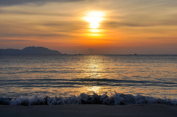 Obraz premium Sunset background on the sea coast