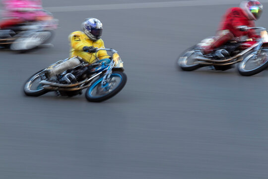 7 171 件の最適な オートレース 画像 ストック写真 ベクター Adobe Stock