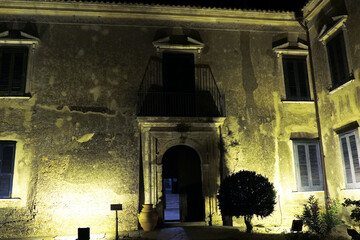 Fototapeta na wymiar Castello di Caccuri at night