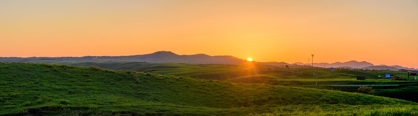 最高に美しい阿蘇大観峰の夕日 夕日に照らされている動物たち 馬 のシルエット 日本 熊本県 阿蘇 大観峰 The Most Beautiful Sunset Of Aso Daikanbo Silhouettes Of Animals Horses Illuminated By The Setting Sun Japan Kumamoto Prefecture Aso Daikanbo Wall Mural 最高に美しい阿蘇大観峰の夕日 夕日に照らされている動物たち 馬 のシルエット 日本 熊本県 阿蘇 大観峰 The Most Beautiful Sunset Of Aso Daikanbo Silhouettes Of Animals Horses Illuminated By The Setting Sun Japan Kumamoto Prefecture Aso Daikanbo Wall Mural