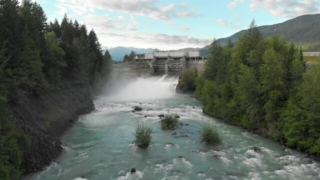 A hydroelectric dam next to a mountain lake in Whistler, BC. 24FPS 4K.