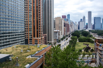 Obraz premium downtown chicago buildings with a view of grant park during the day