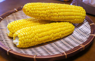 今年のトウモロコシはとても甘くておいしいそうです